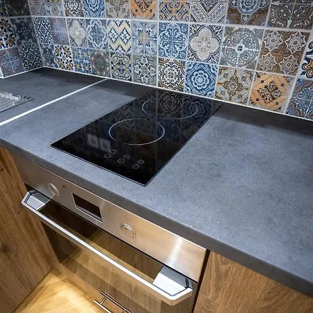 Stylish & Luxurious Renovated *